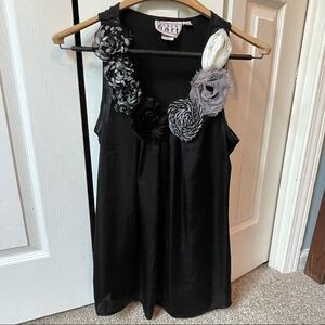 𝅺KEREN Hart black sleeveless shirt